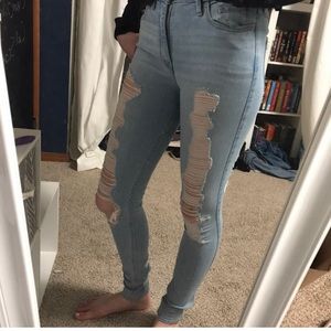 Hollister High Waisted Jeans - Destroyed